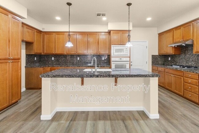 Building Photo - 785 Ellerbrook St