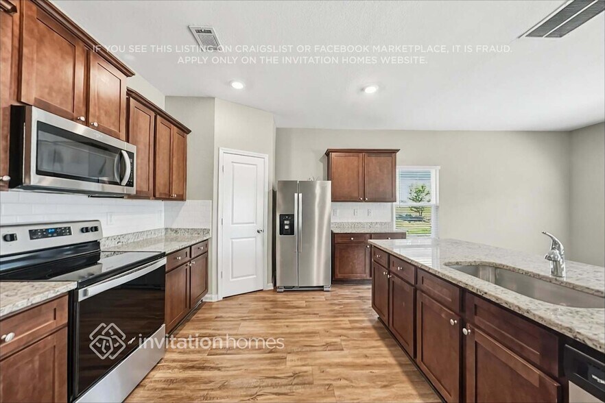 Building Photo - 407 Vermeer Ct