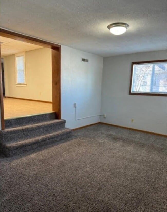 Building Photo - 918 E Locust St