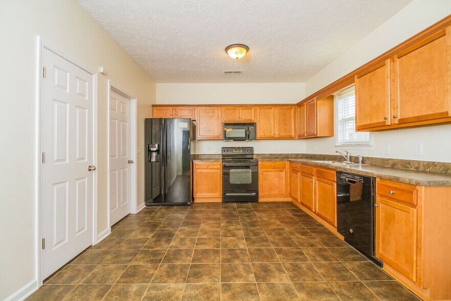 Building Photo - 1452 Colyn Avenue