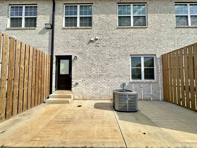Building Photo - 1172 Meadowhill Ln