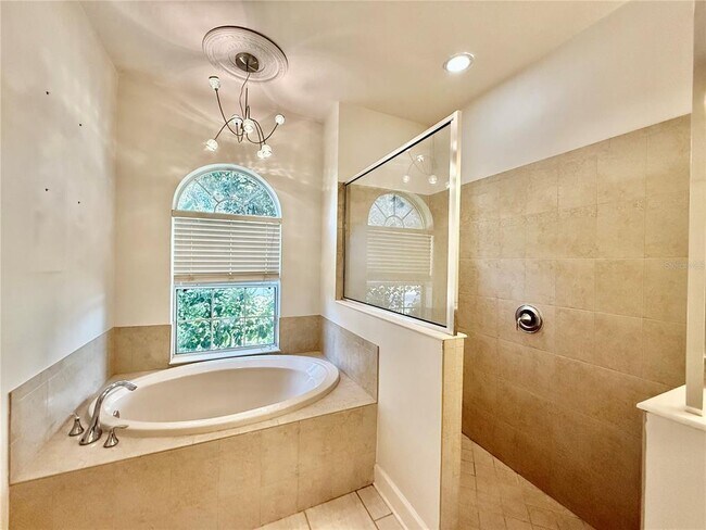 Building Photo - 10755 Rockledge View Dr
