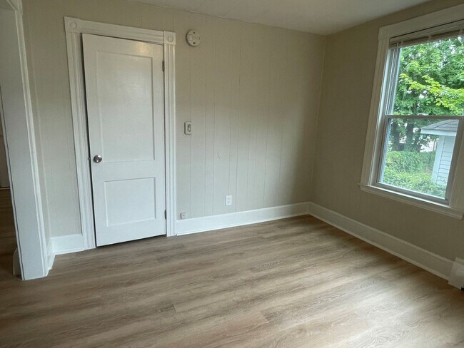 Building Photo - 38 Graham St