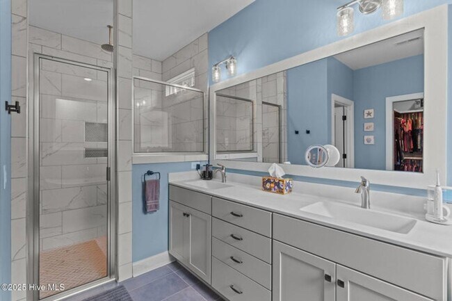 Building Photo - Welcome to this stunning 4-bedroom, 3.5-ba...