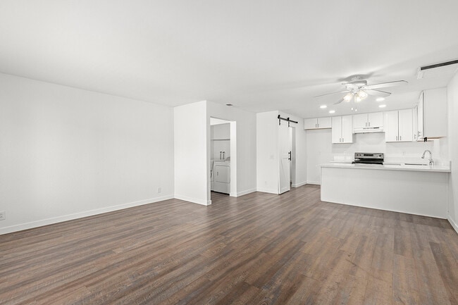 Building Photo - 433 Autumn Dr