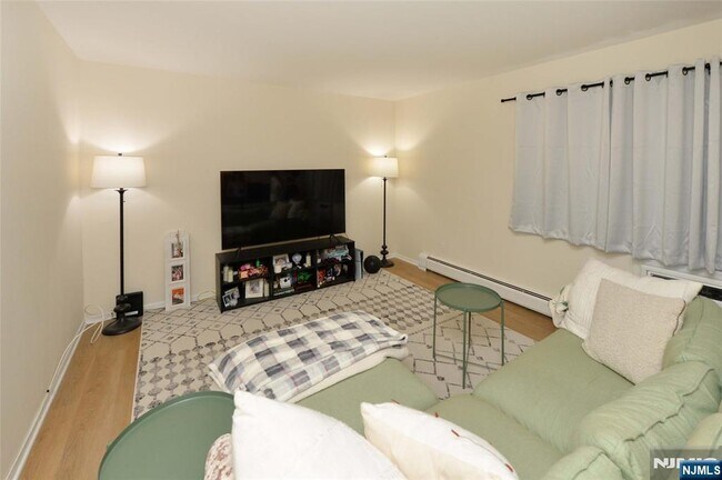 Building Photo - 128 Regency Park