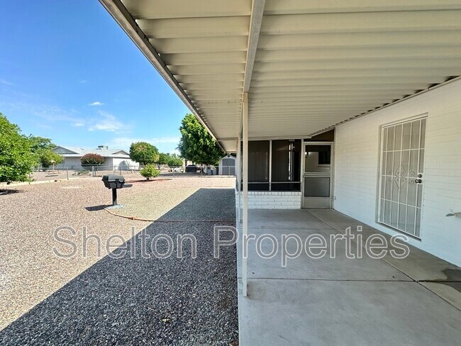 Building Photo - 10806 W Camelot Cir