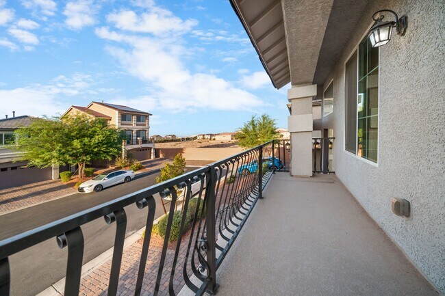 Building Photo - Modern upgrades, Tesla solar, and versatil...