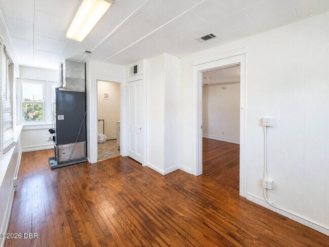 Building Photo - 431 N Grandview Ave