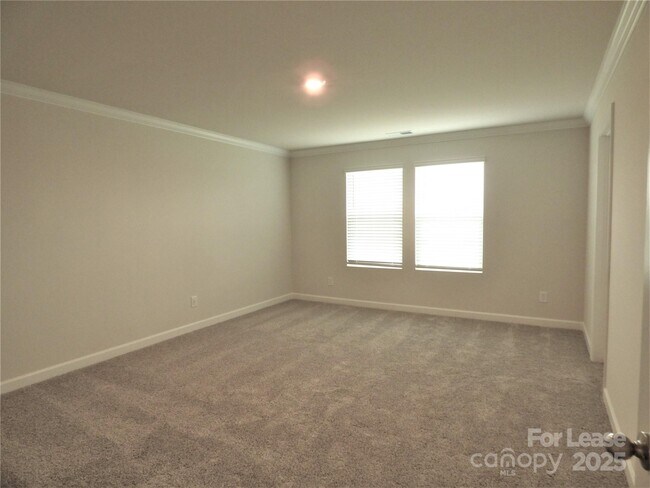 Building Photo - 1057 Red Apple St
