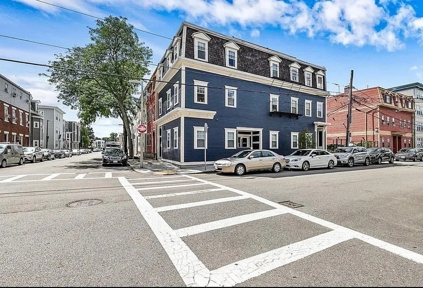 Building Photo - 177 W 6th St