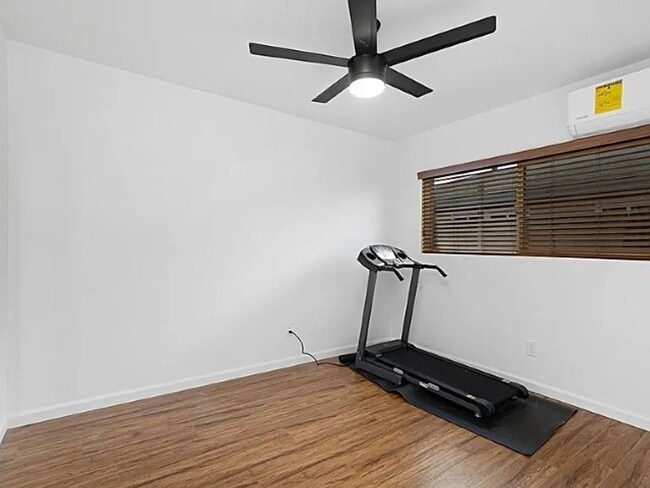 Building Photo - Charming 2-Bedroom Home in Prime 92117 Loc...
