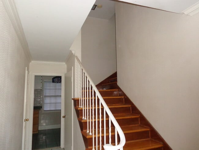 Building Photo - 2 E 54th St