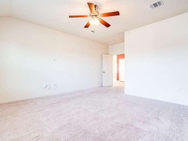 Building Photo - 1620 Bryant Dr