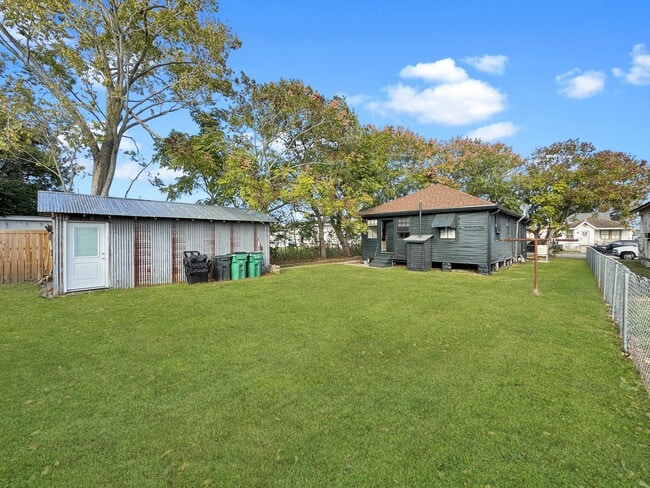 Building Photo - 416 Pailet Ave