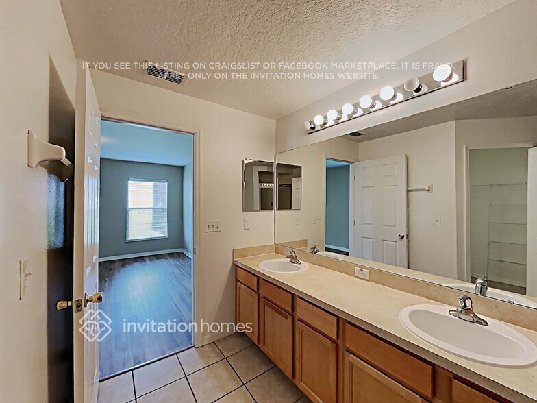 Building Photo - 4622 Sandhurst St