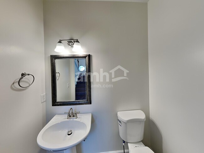 Building Photo - 3058 Romain Trail