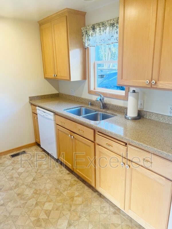 Building Photo - 112 SW 185th St