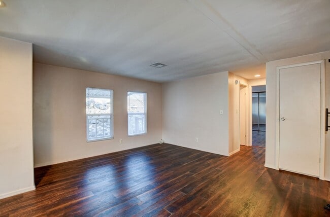 Building Photo - 2 bed, 2 bath Home in Prescott!