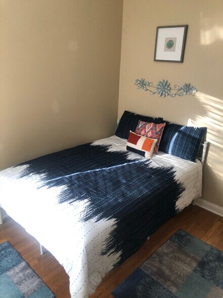 Building Photo - 6630 S Ingleside Ave