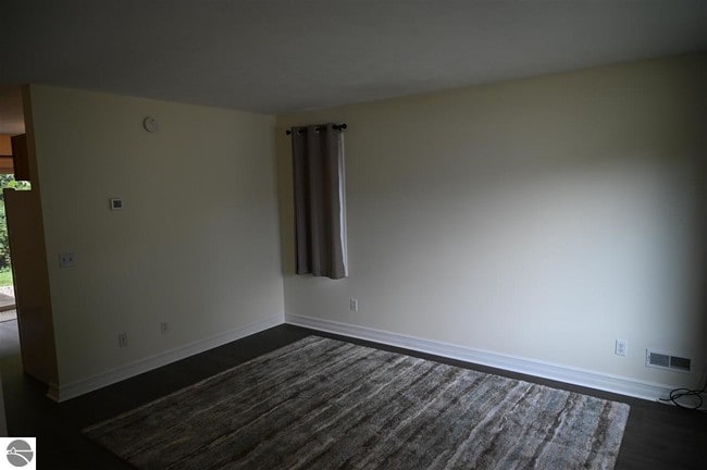 Building Photo - 713 Lake Ave