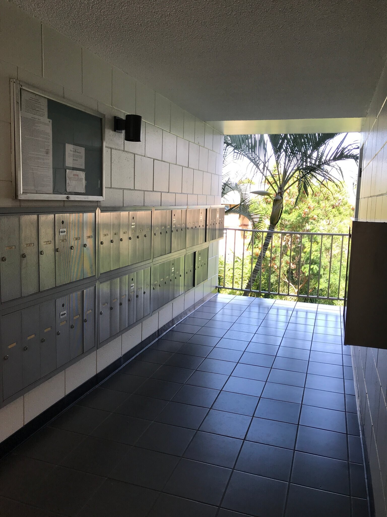 Building Photo - 2845 Waialae Ave