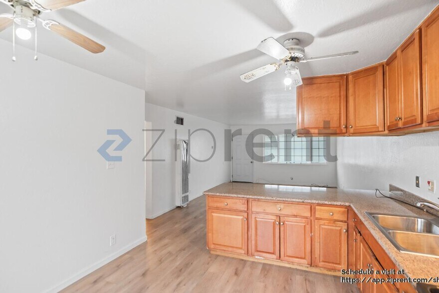 Building Photo - 27070 Manon Ave