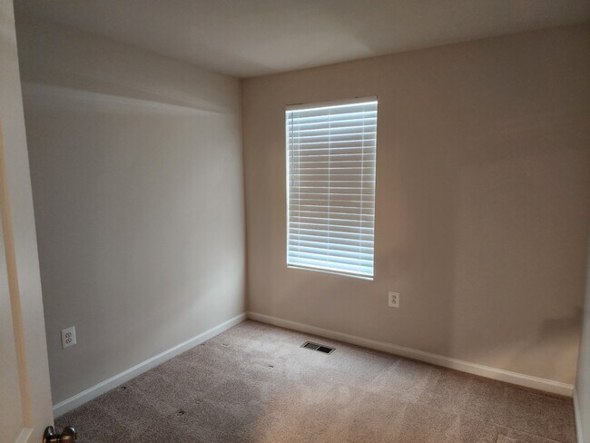 Building Photo - 183 Presidents Pointe Ave