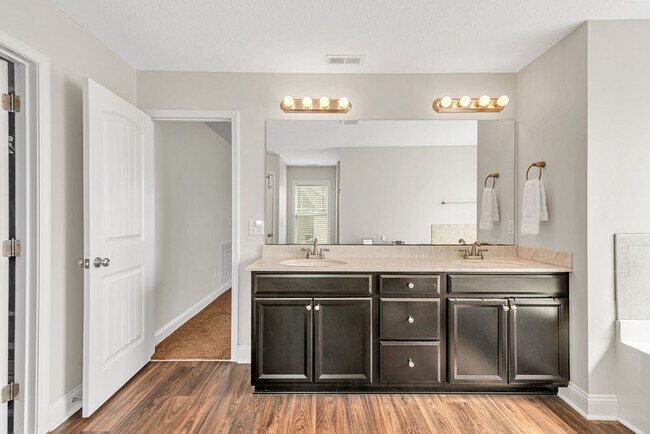 Building Photo - 301 Bear Run