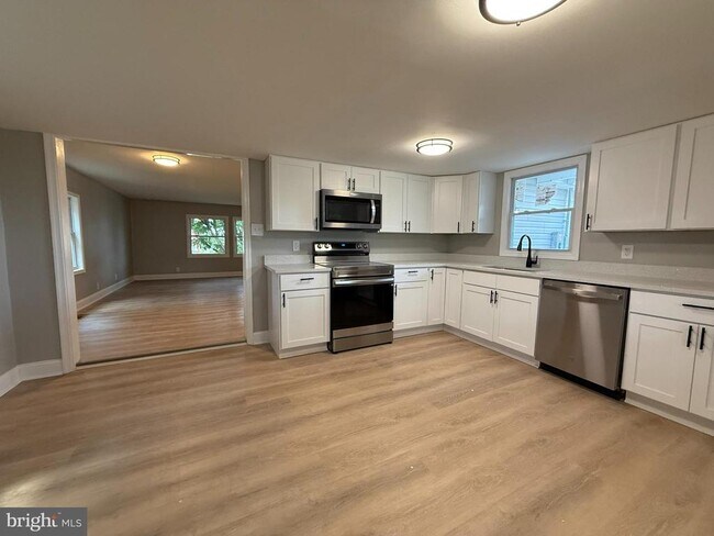 Building Photo - 87 Becks Ln