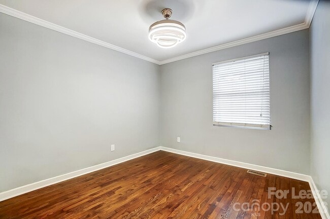 Building Photo - 1724 Dunkirk Dr