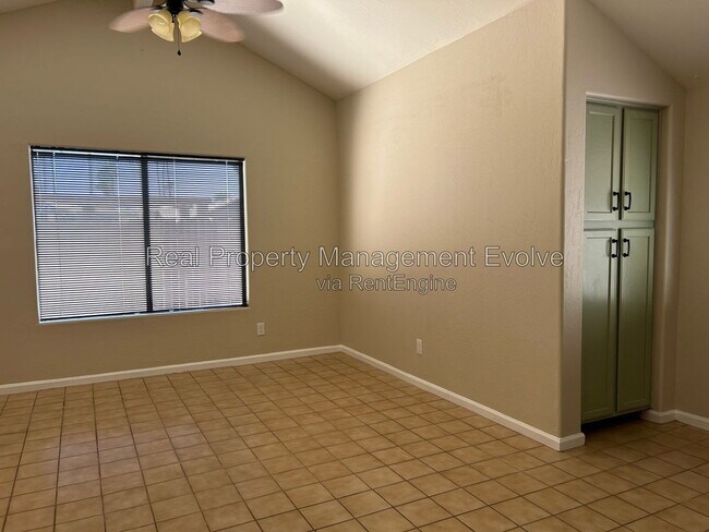 Building Photo - 5943 W Drake Ct