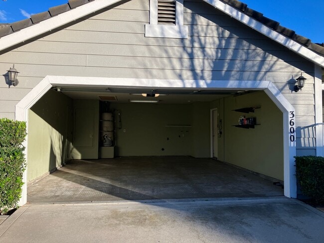 Building Photo - 3600 Thomas More Way