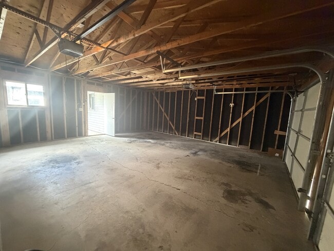Building Photo - 516 Carson St