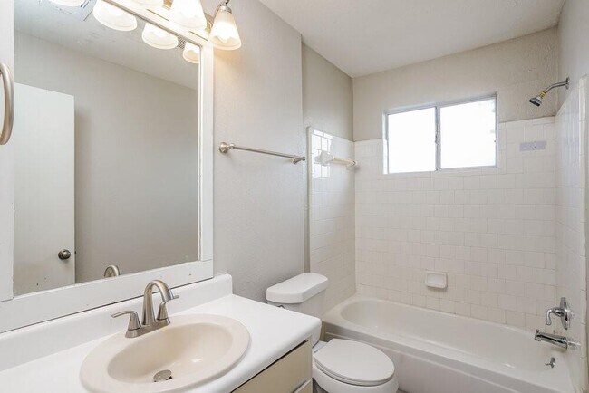 Building Photo - 5907 Beaconridge Dr