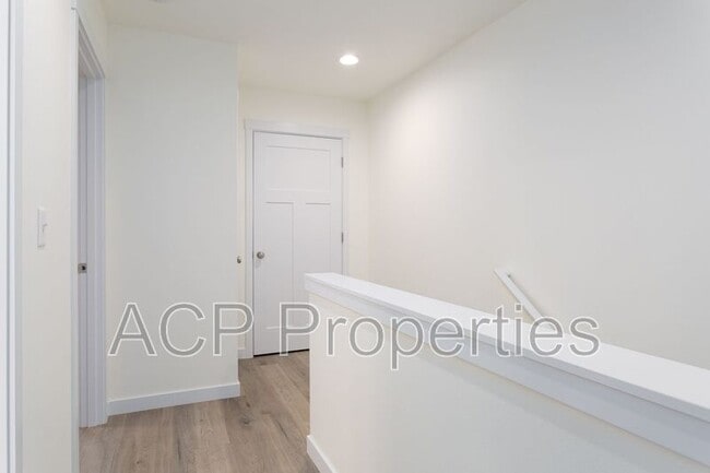 Building Photo - 2284 Brome St