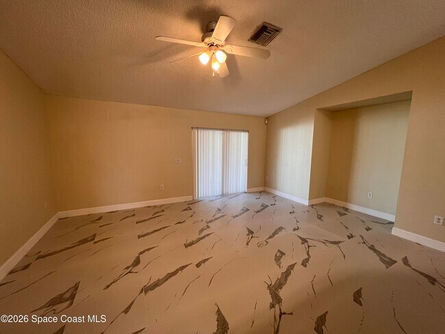 Building Photo - 619 Pampas St NW