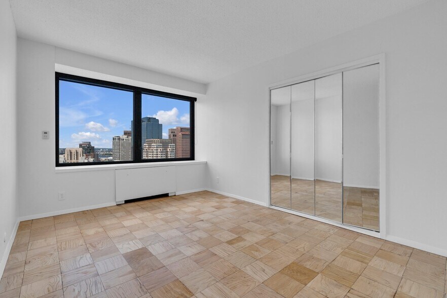 Building Photo - 65 E India Row