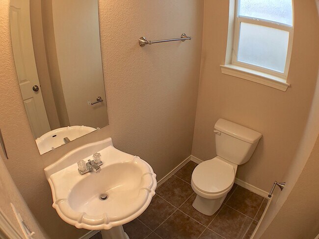 Building Photo - Northeast El Paso 4 Bed Refrig A/C