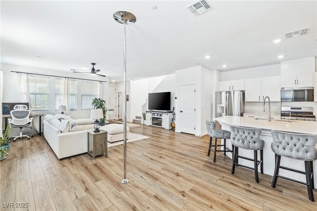 Building Photo - 2734 Fantoni St