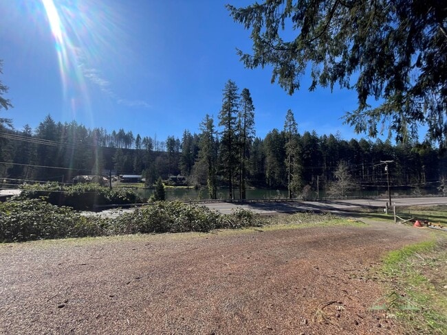 Building Photo - McKenzie HWY 3-bedroom/ 2bath