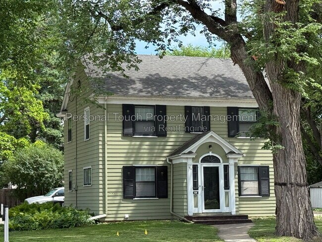 Building Photo - 704 8th St S
