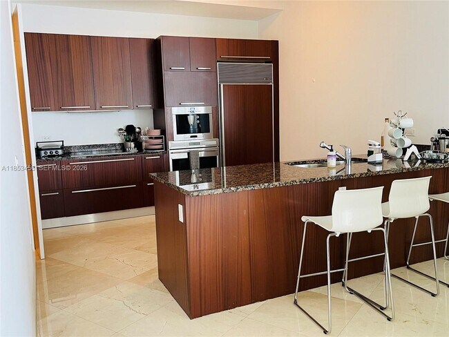 Building Photo - 16001 Collins Ave