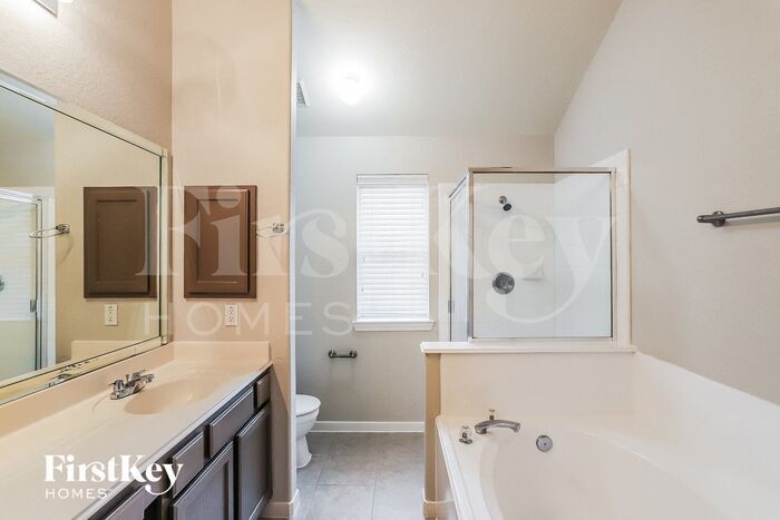 Building Photo - 12307 Thoreau Dr