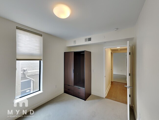 Building Photo - 1080 Sutter St