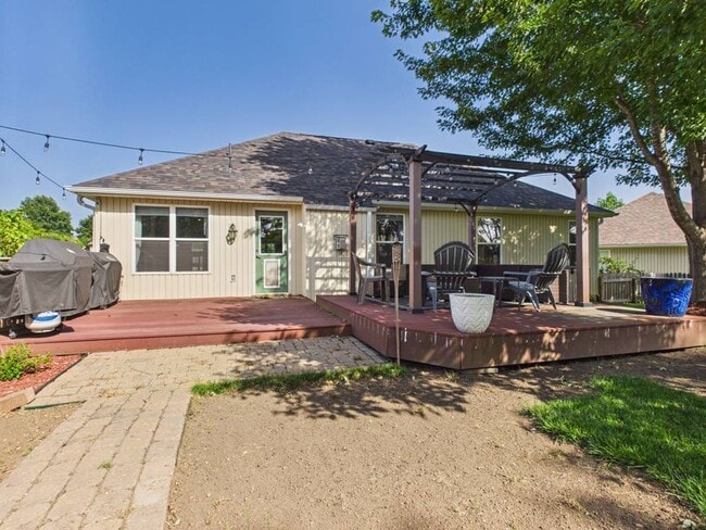 Building Photo - 116 Deerfield Dr