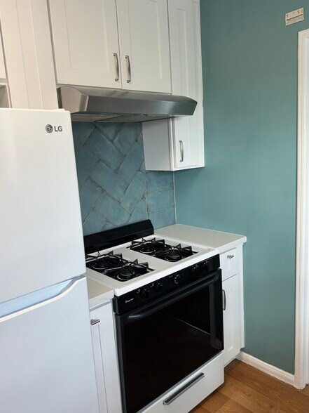 KITCHEN - 3733 Cherry Ave