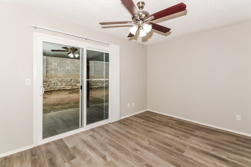 Building Photo - 1418 S Gecko Rd