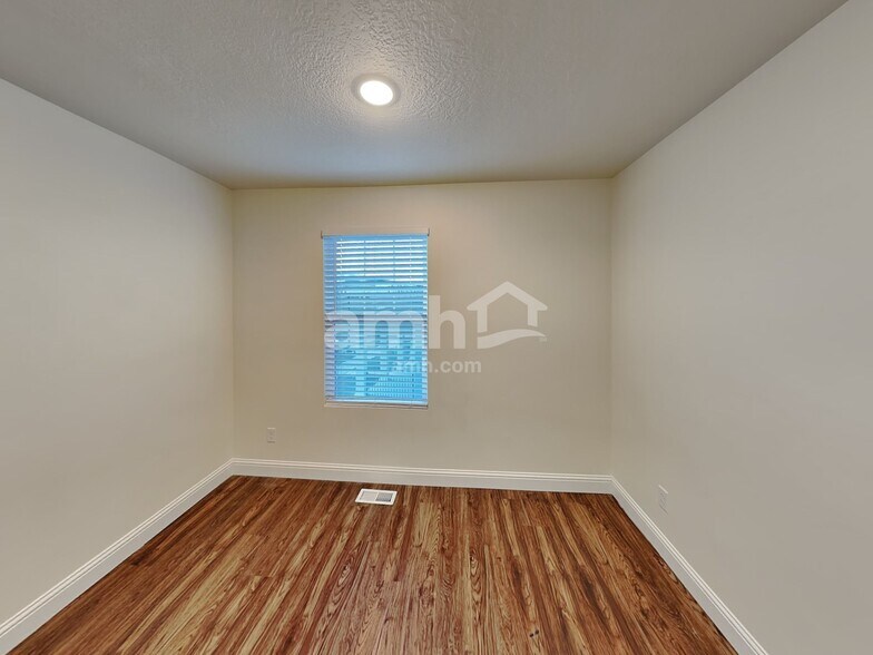 Building Photo - 6094 S Jordan Pkwy W
