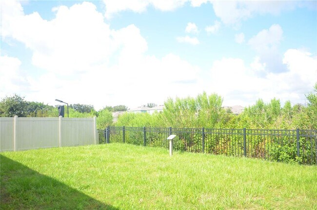 Building Photo - 511 Noble Ave
